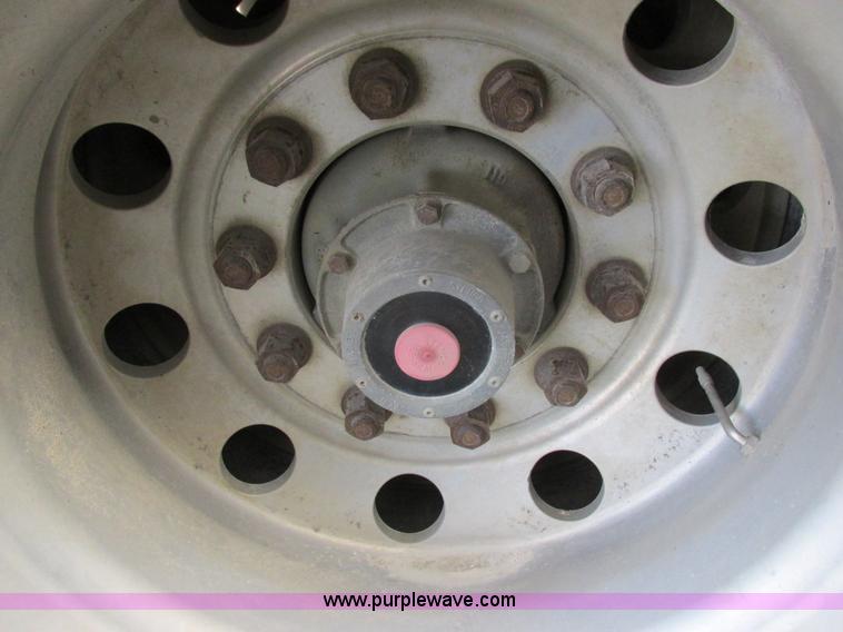 image for item I8898 2001 Wilson PSAL-303P aluminum livestock trailer