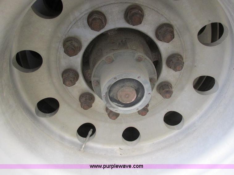 image for item I8898 2001 Wilson PSAL-303P aluminum livestock trailer