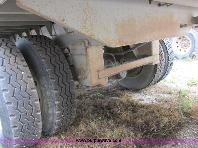 image for item I8898 2001 Wilson PSAL-303P aluminum livestock trailer