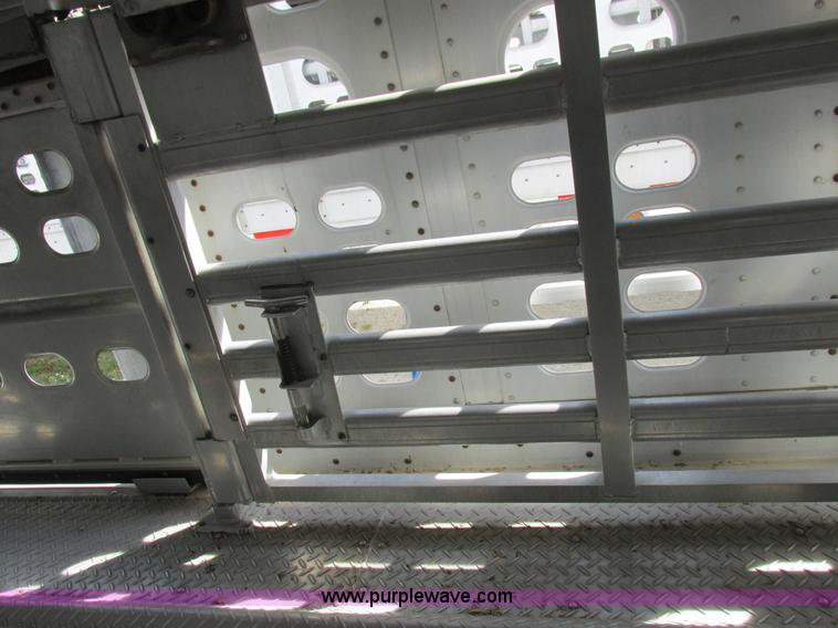 image for item I8898 2001 Wilson PSAL-303P aluminum livestock trailer