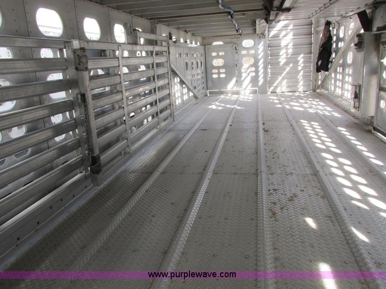 image for item I8898 2001 Wilson PSAL-303P aluminum livestock trailer