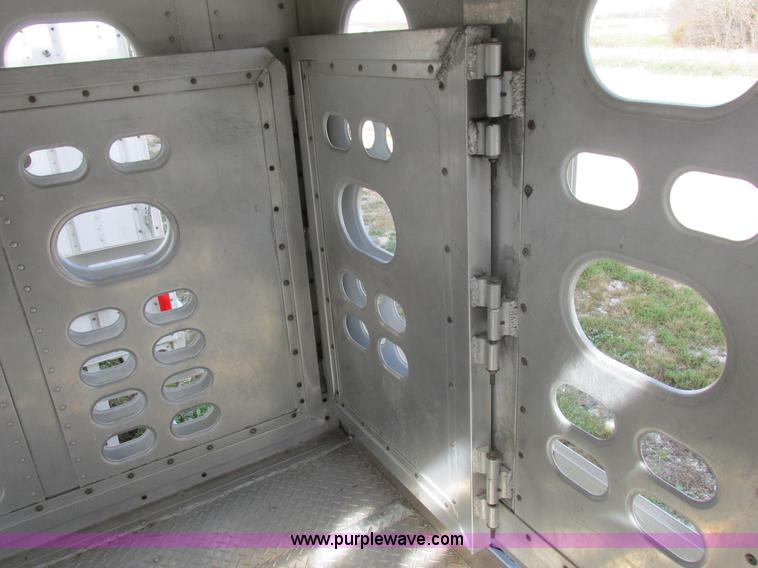 image for item I8898 2001 Wilson PSAL-303P aluminum livestock trailer