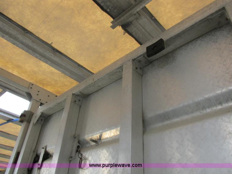 image for item I8898 2001 Wilson PSAL-303P aluminum livestock trailer