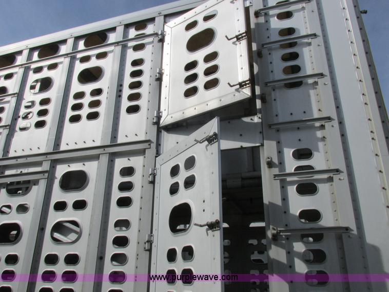 image for item I8898 2001 Wilson PSAL-303P aluminum livestock trailer