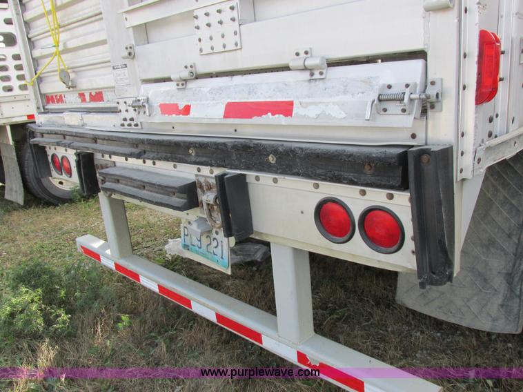 image for item I8898 2001 Wilson PSAL-303P aluminum livestock trailer