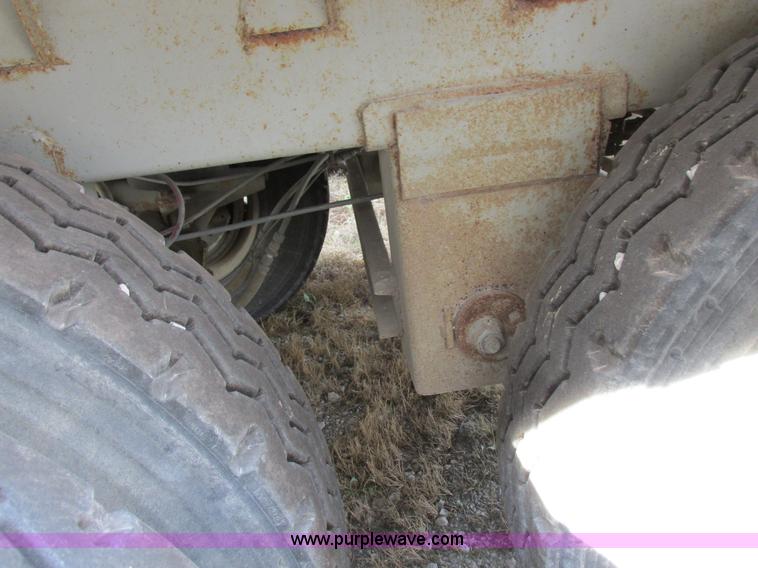 image for item I8898 2001 Wilson PSAL-303P aluminum livestock trailer