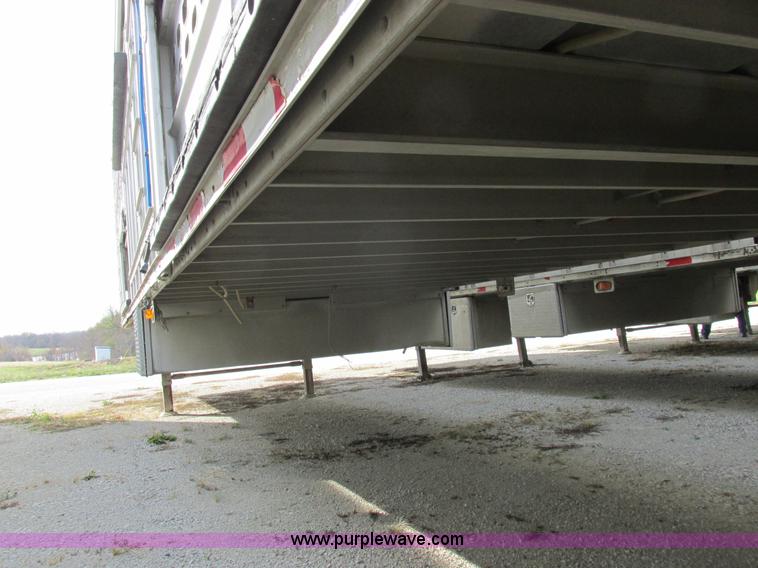 image for item I8898 2001 Wilson PSAL-303P aluminum livestock trailer