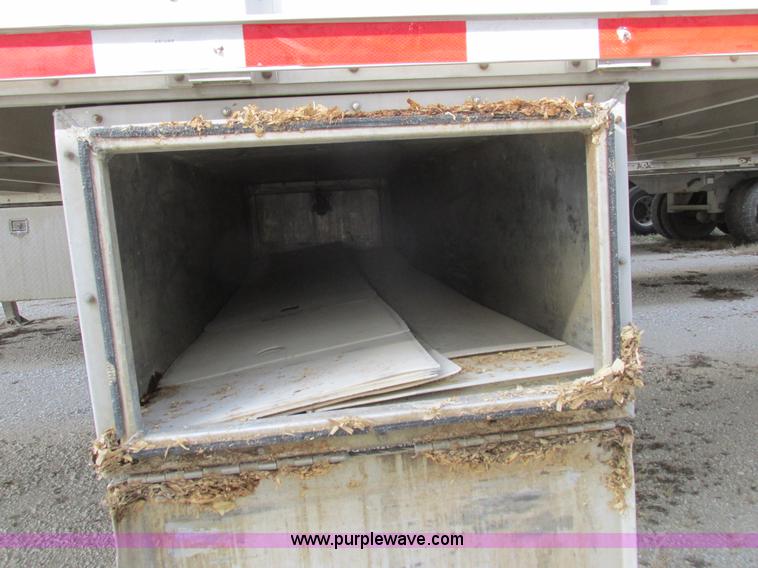 image for item I8898 2001 Wilson PSAL-303P aluminum livestock trailer