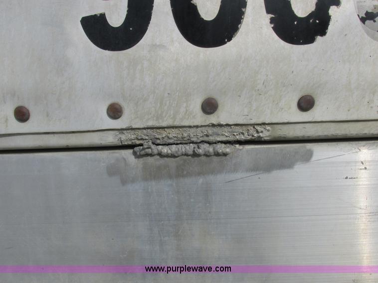 image for item I8898 2001 Wilson PSAL-303P aluminum livestock trailer