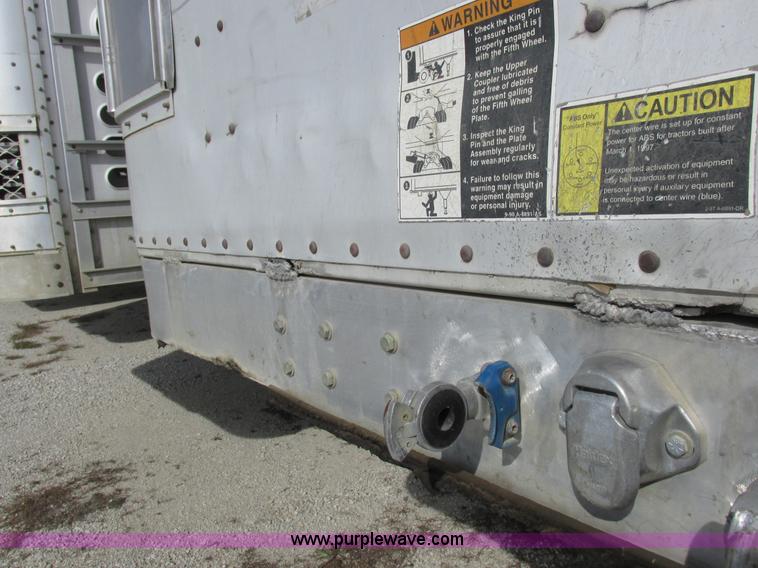 image for item I8898 2001 Wilson PSAL-303P aluminum livestock trailer