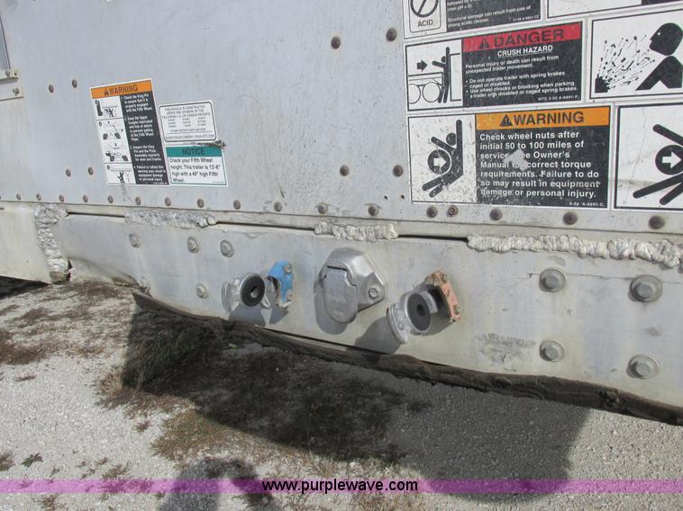 image for item I8899 2001 Wilson PSAL-303P aluminum livestock trailer