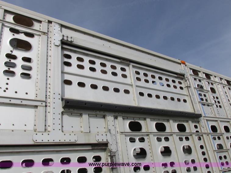 image for item I8899 2001 Wilson PSAL-303P aluminum livestock trailer