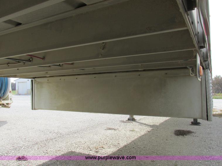 image for item I8899 2001 Wilson PSAL-303P aluminum livestock trailer