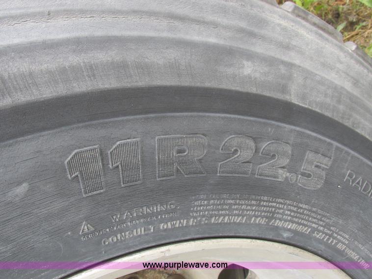 image for item I8899 2001 Wilson PSAL-303P aluminum livestock trailer