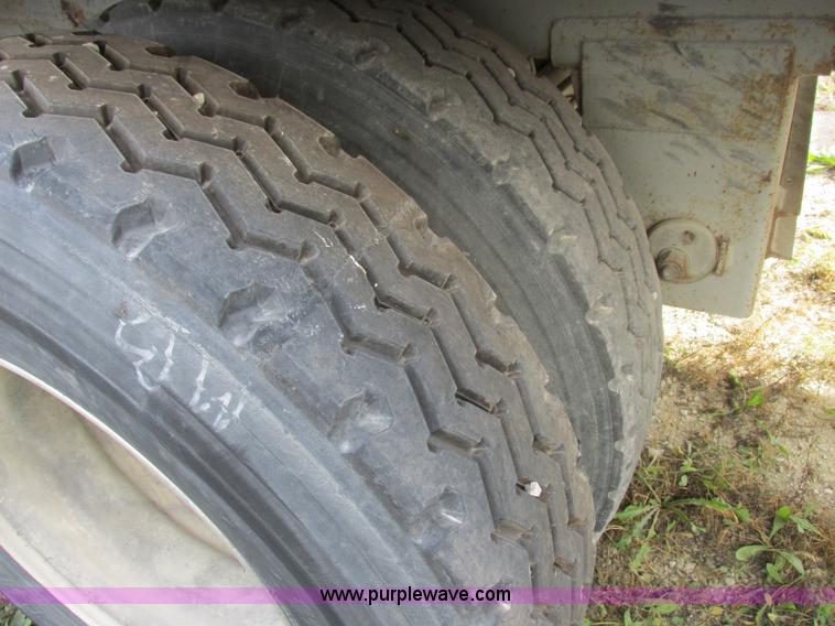 image for item I8899 2001 Wilson PSAL-303P aluminum livestock trailer