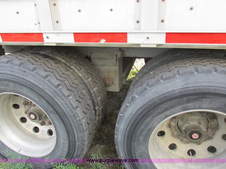 image for item I8899 2001 Wilson PSAL-303P aluminum livestock trailer