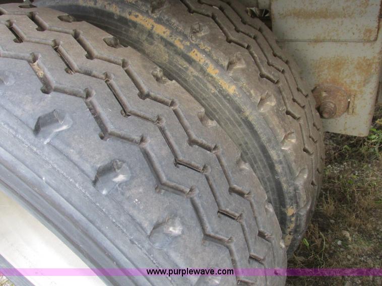 image for item I8899 2001 Wilson PSAL-303P aluminum livestock trailer