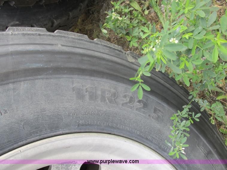 image for item I8899 2001 Wilson PSAL-303P aluminum livestock trailer