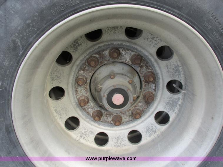 image for item I8899 2001 Wilson PSAL-303P aluminum livestock trailer