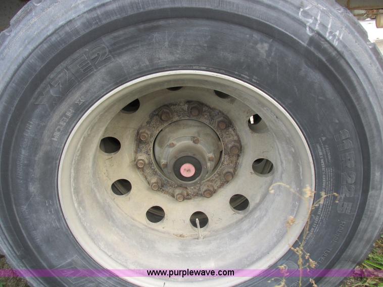 image for item I8899 2001 Wilson PSAL-303P aluminum livestock trailer