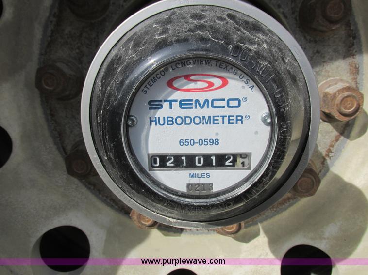 image for item I8899 2001 Wilson PSAL-303P aluminum livestock trailer