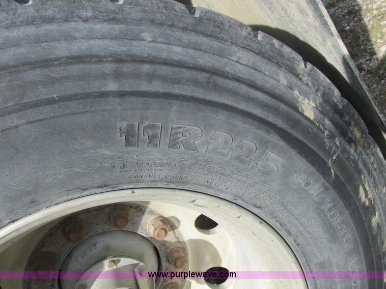 image for item I8899 2001 Wilson PSAL-303P aluminum livestock trailer