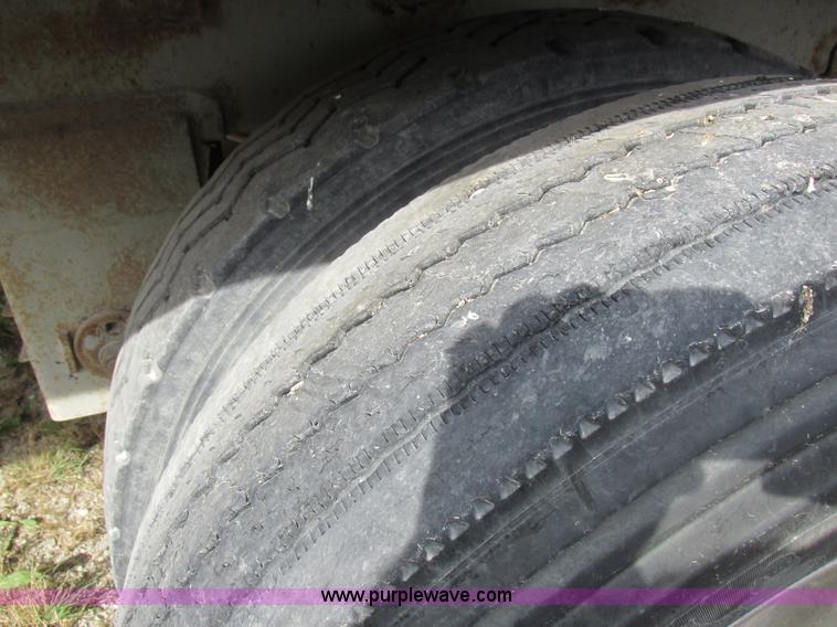 image for item I8899 2001 Wilson PSAL-303P aluminum livestock trailer