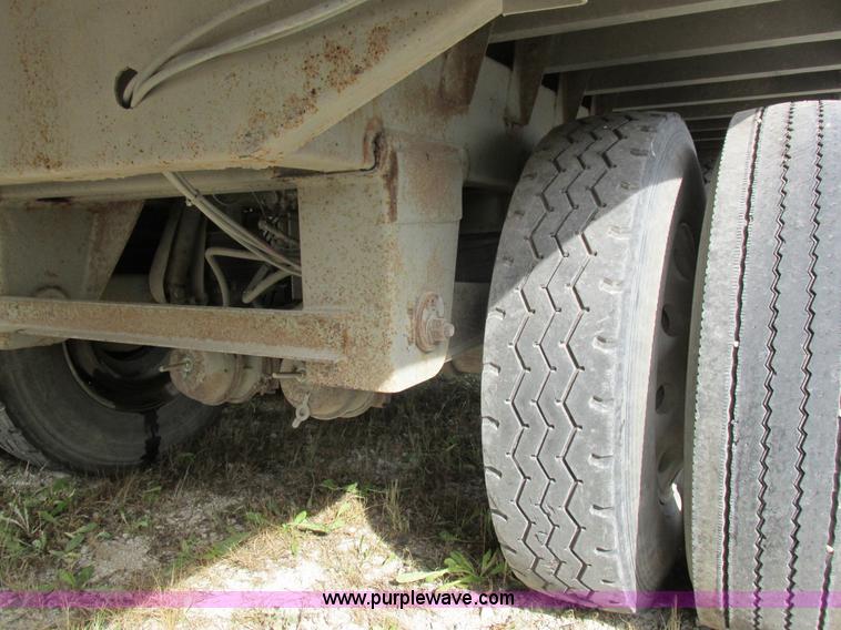 image for item I8899 2001 Wilson PSAL-303P aluminum livestock trailer