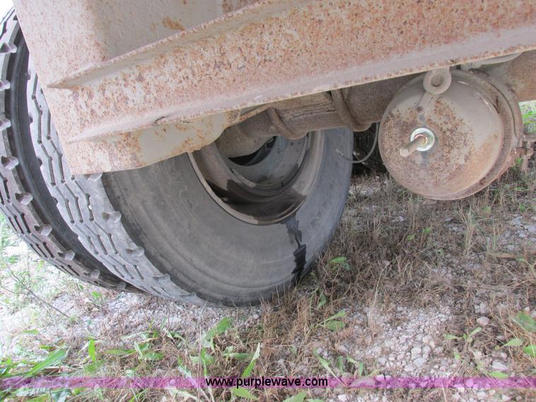 image for item I8899 2001 Wilson PSAL-303P aluminum livestock trailer