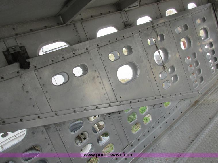 image for item I8899 2001 Wilson PSAL-303P aluminum livestock trailer