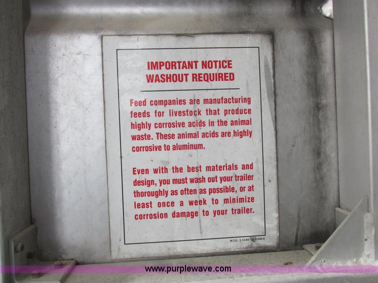 image for item I8899 2001 Wilson PSAL-303P aluminum livestock trailer