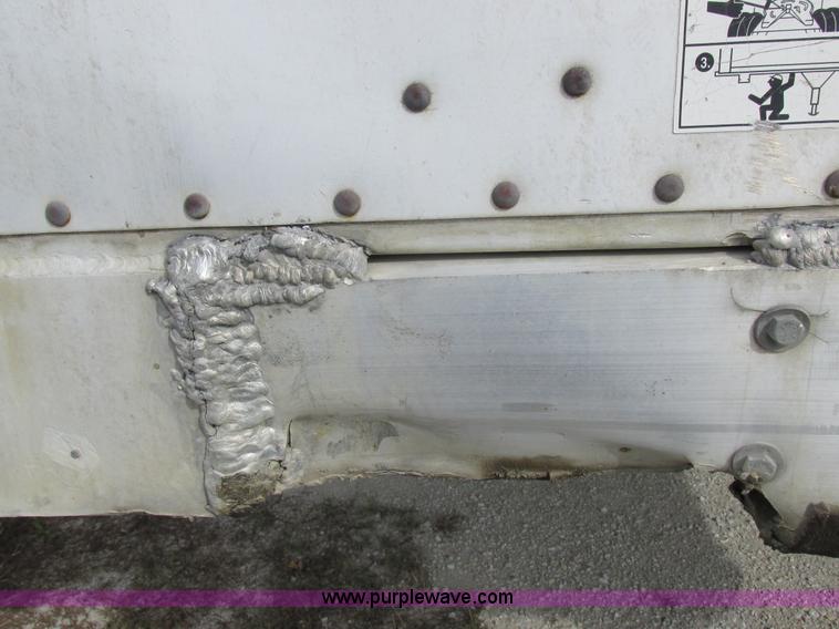 image for item I8899 2001 Wilson PSAL-303P aluminum livestock trailer