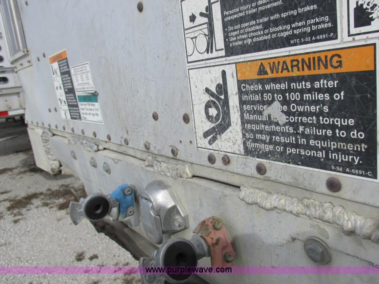 image for item I8899 2001 Wilson PSAL-303P aluminum livestock trailer