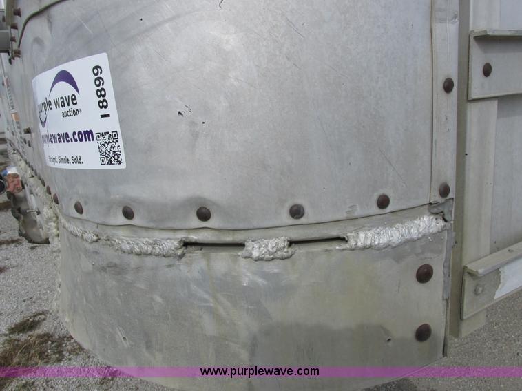 image for item I8899 2001 Wilson PSAL-303P aluminum livestock trailer