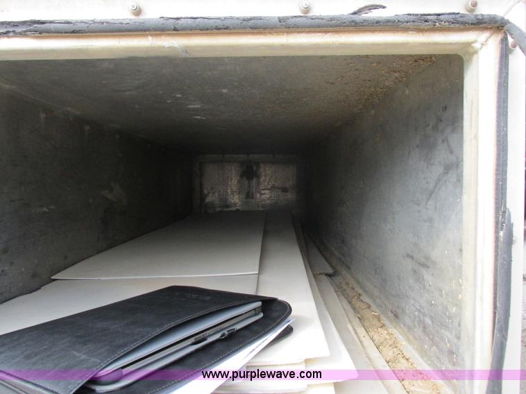 image for item I8899 2001 Wilson PSAL-303P aluminum livestock trailer