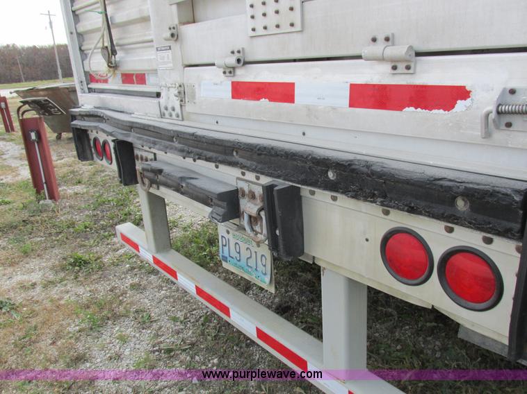 image for item I8899 2001 Wilson PSAL-303P aluminum livestock trailer