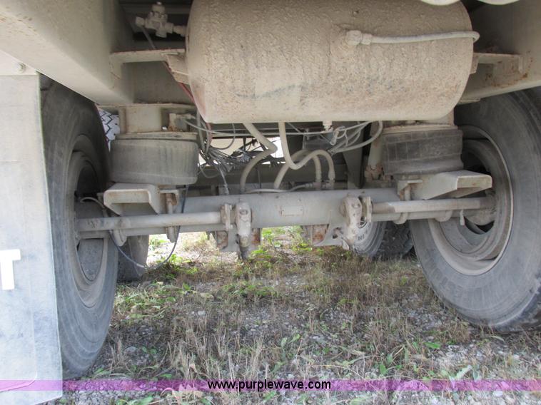 image for item I8899 2001 Wilson PSAL-303P aluminum livestock trailer