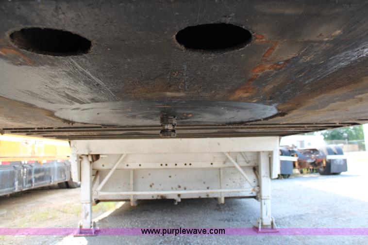 image for item J1121 2007 Kentucky dry van trailer