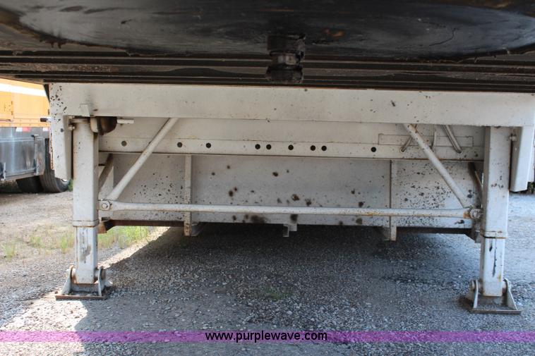 image for item J1121 2007 Kentucky dry van trailer