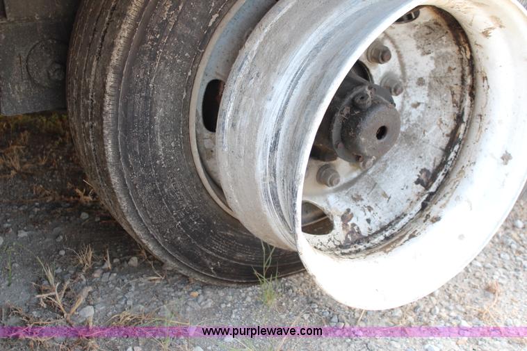 image for item J1121 2007 Kentucky dry van trailer