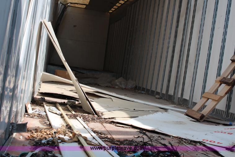 image for item J1121 2007 Kentucky dry van trailer