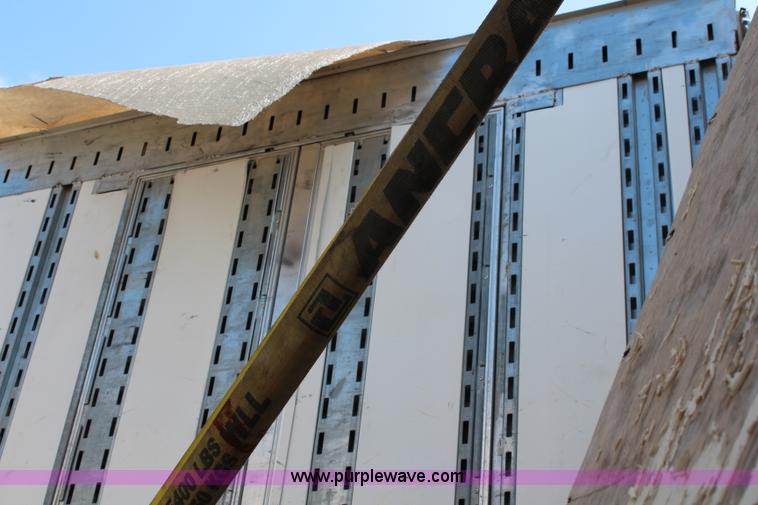 image for item J1121 2007 Kentucky dry van trailer