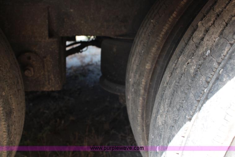 image for item J1121 2007 Kentucky dry van trailer