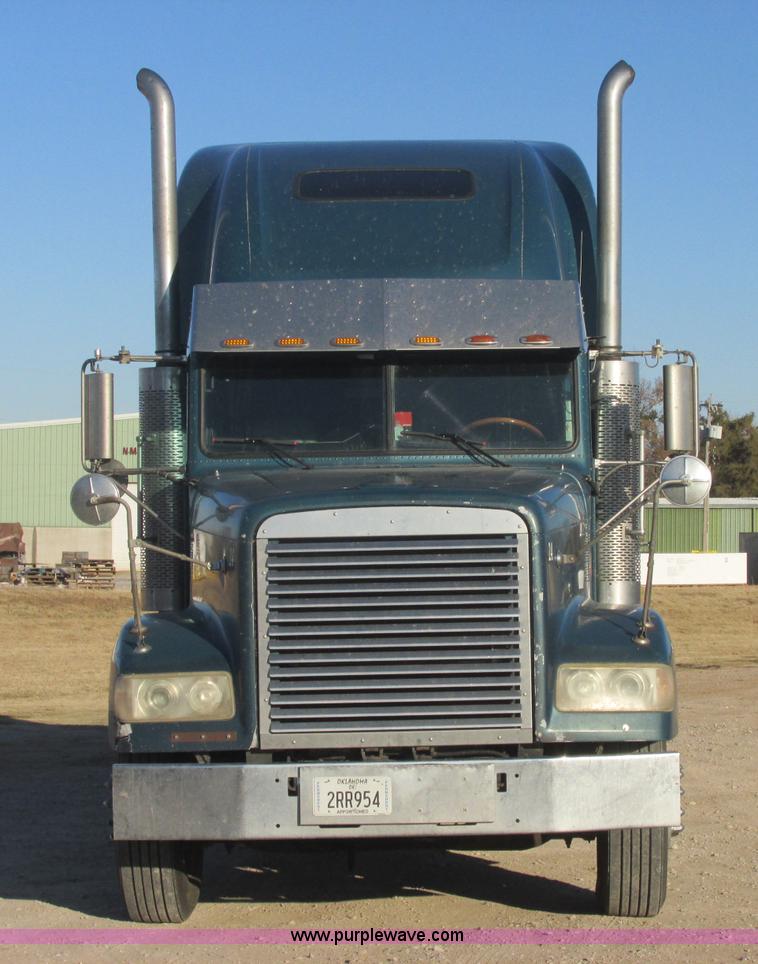 image for item J2372 2001 Freightliner FLD120 semi truck