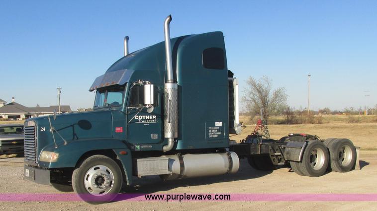 image for item J2372 2001 Freightliner FLD120 semi truck