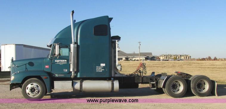 image for item J2372 2001 Freightliner FLD120 semi truck