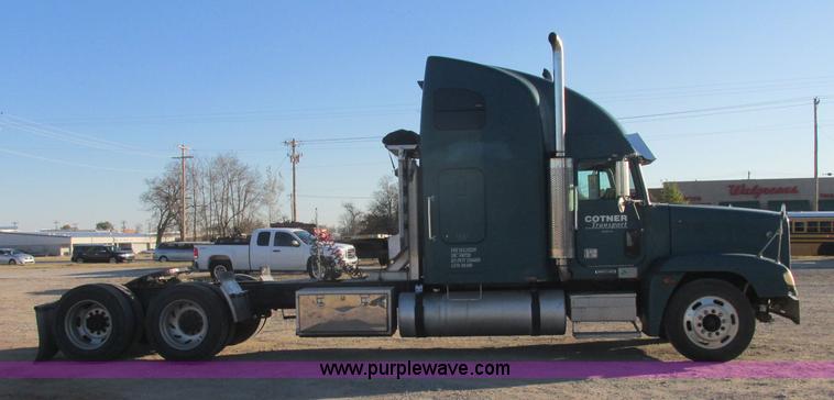 image for item J2372 2001 Freightliner FLD120 semi truck