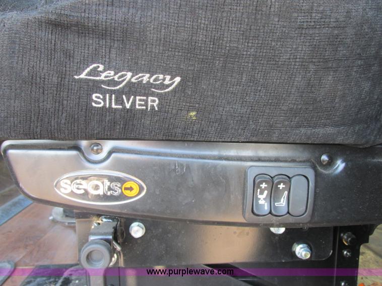 image for item J2372 2001 Freightliner FLD120 semi truck