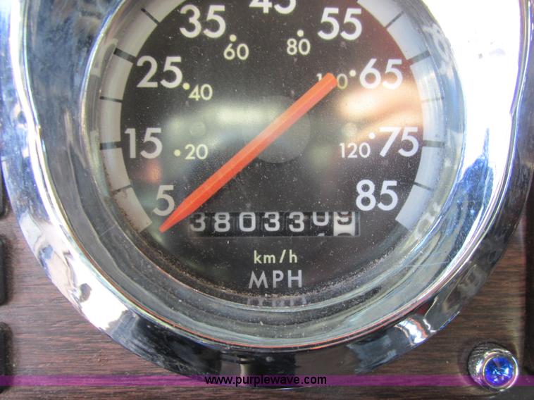 image for item J2372 2001 Freightliner FLD120 semi truck