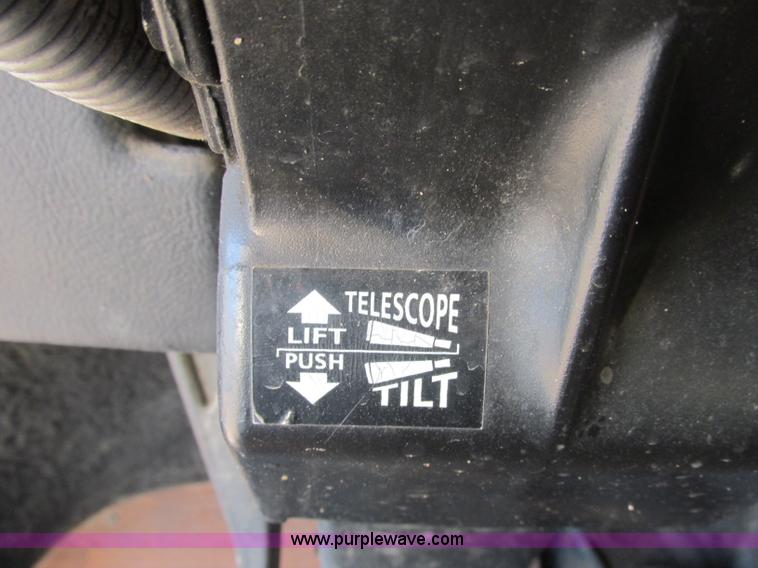 image for item J2372 2001 Freightliner FLD120 semi truck